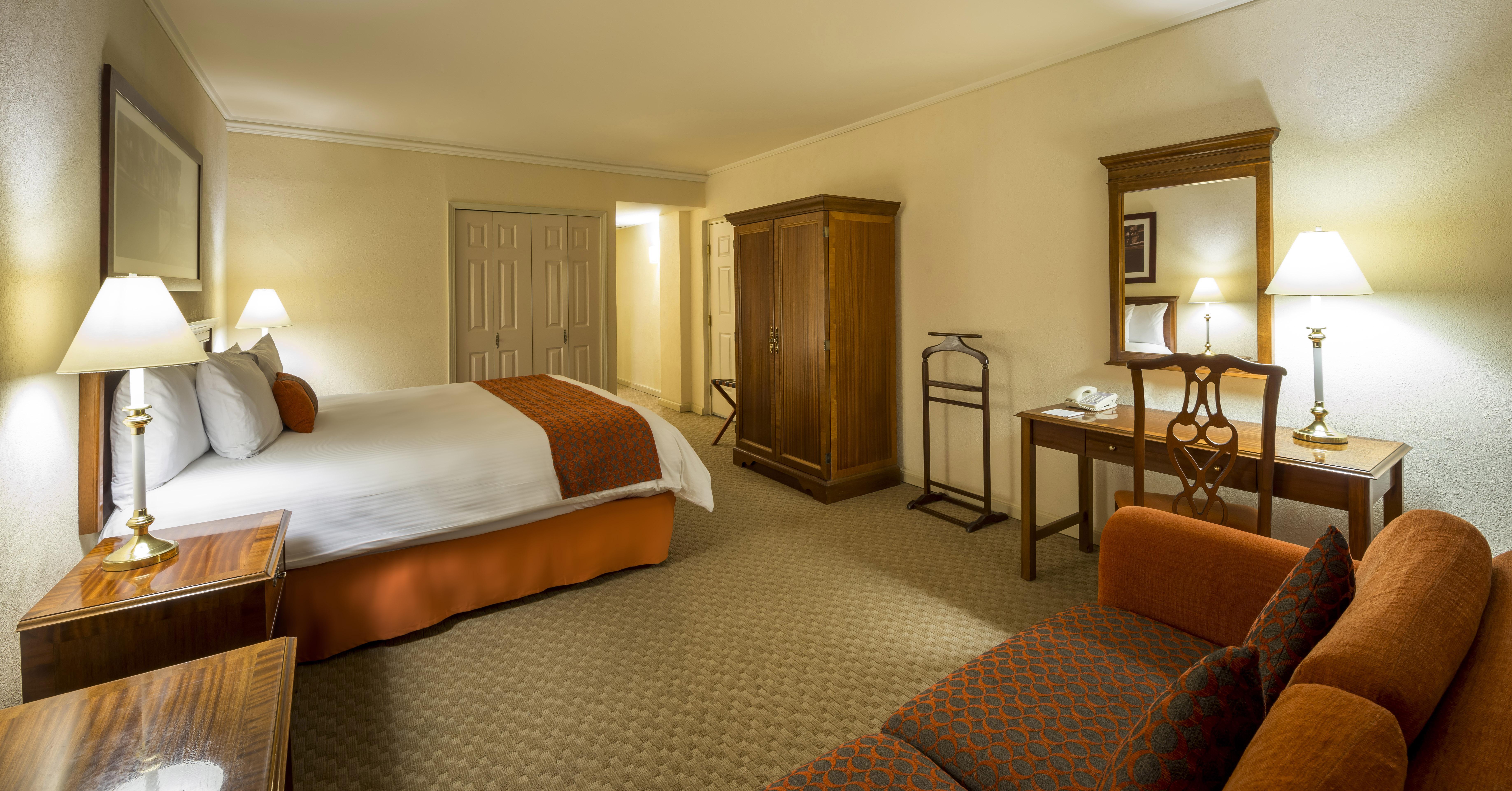 Отель Camino Real Puebla Angelopolis Экстерьер фото A guest room at the Lodge at Vail
