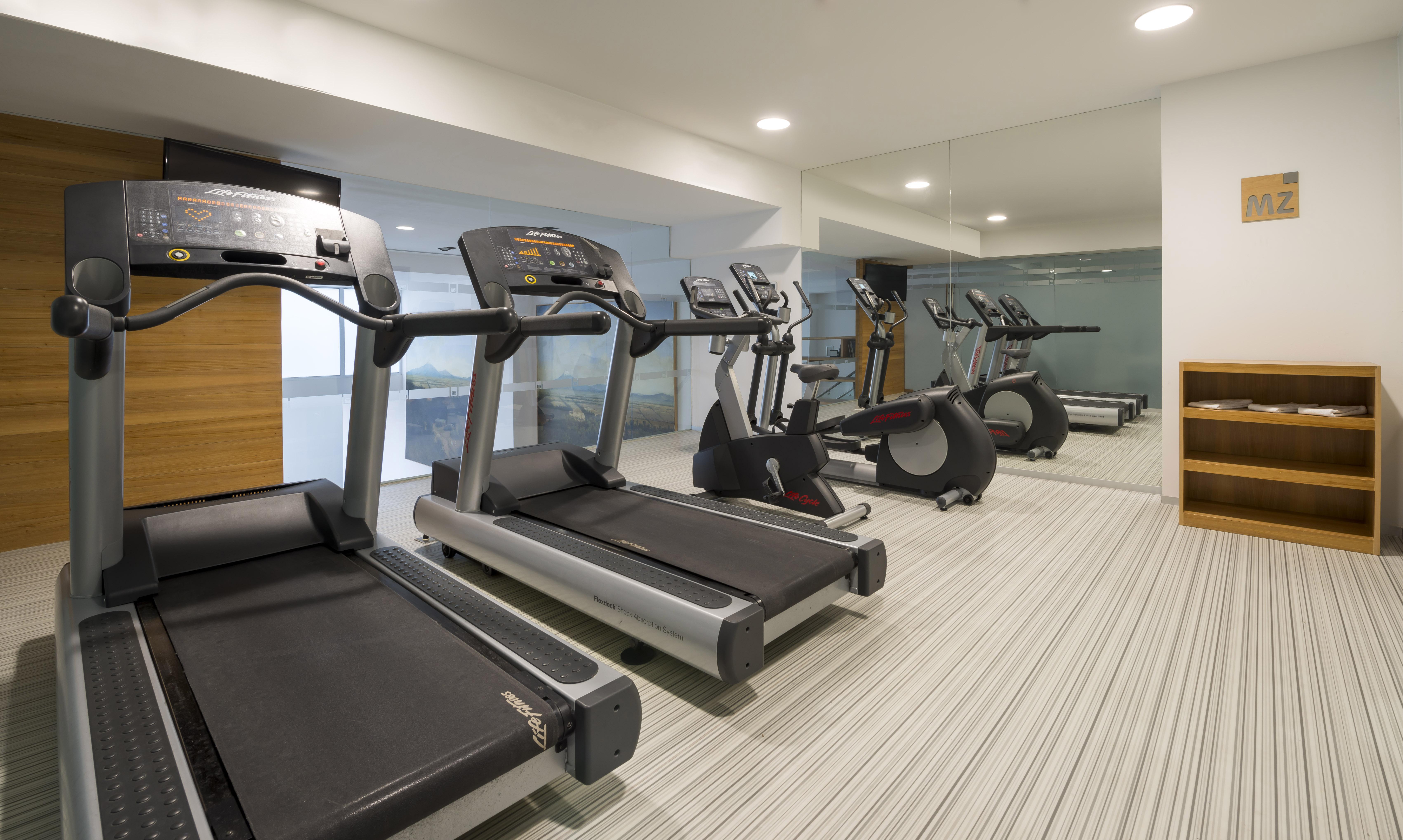 Отель Camino Real Puebla Angelopolis Экстерьер фото The gym at the hotel