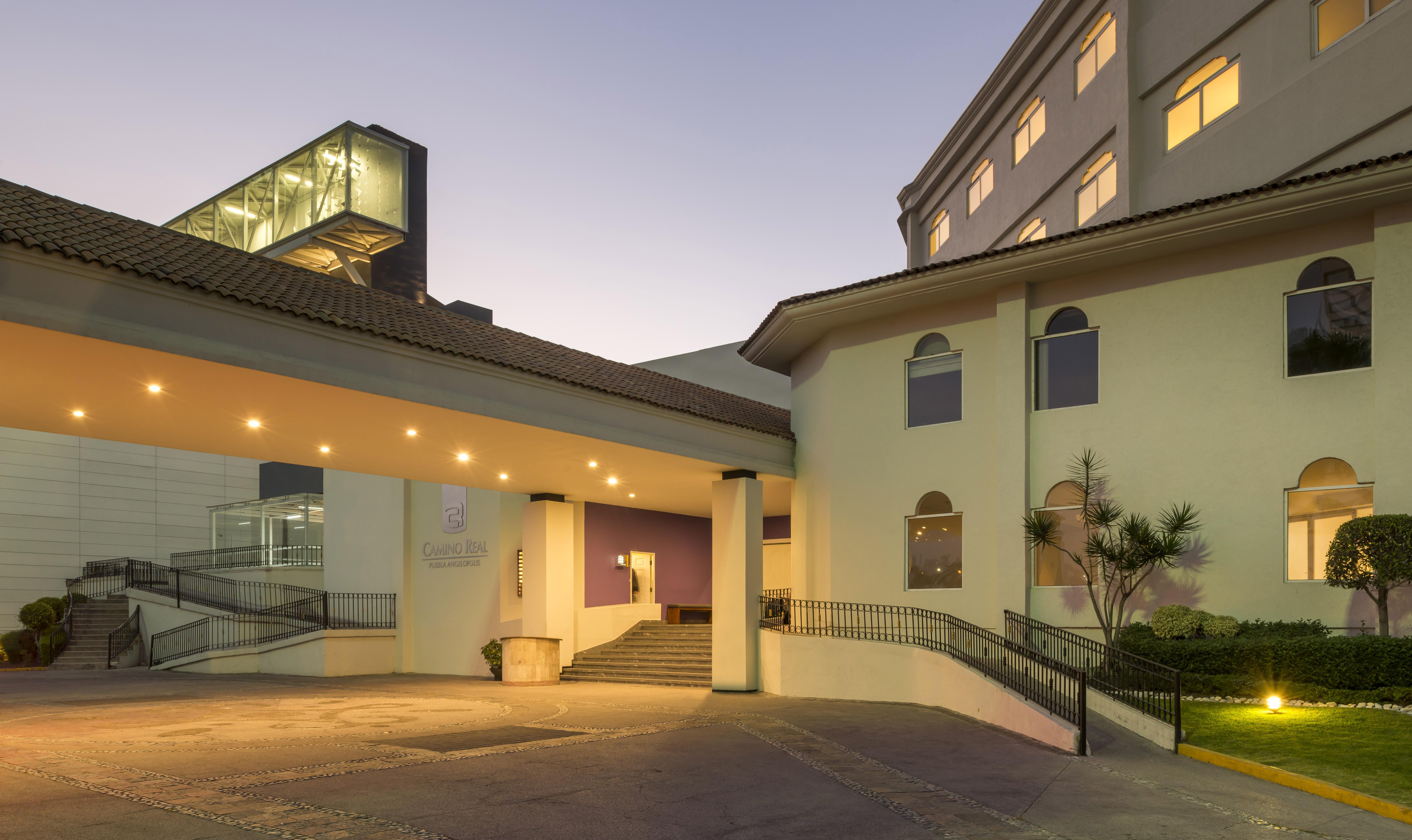 Отель Camino Real Puebla Angelopolis Экстерьер фото The main entrance of the hotel