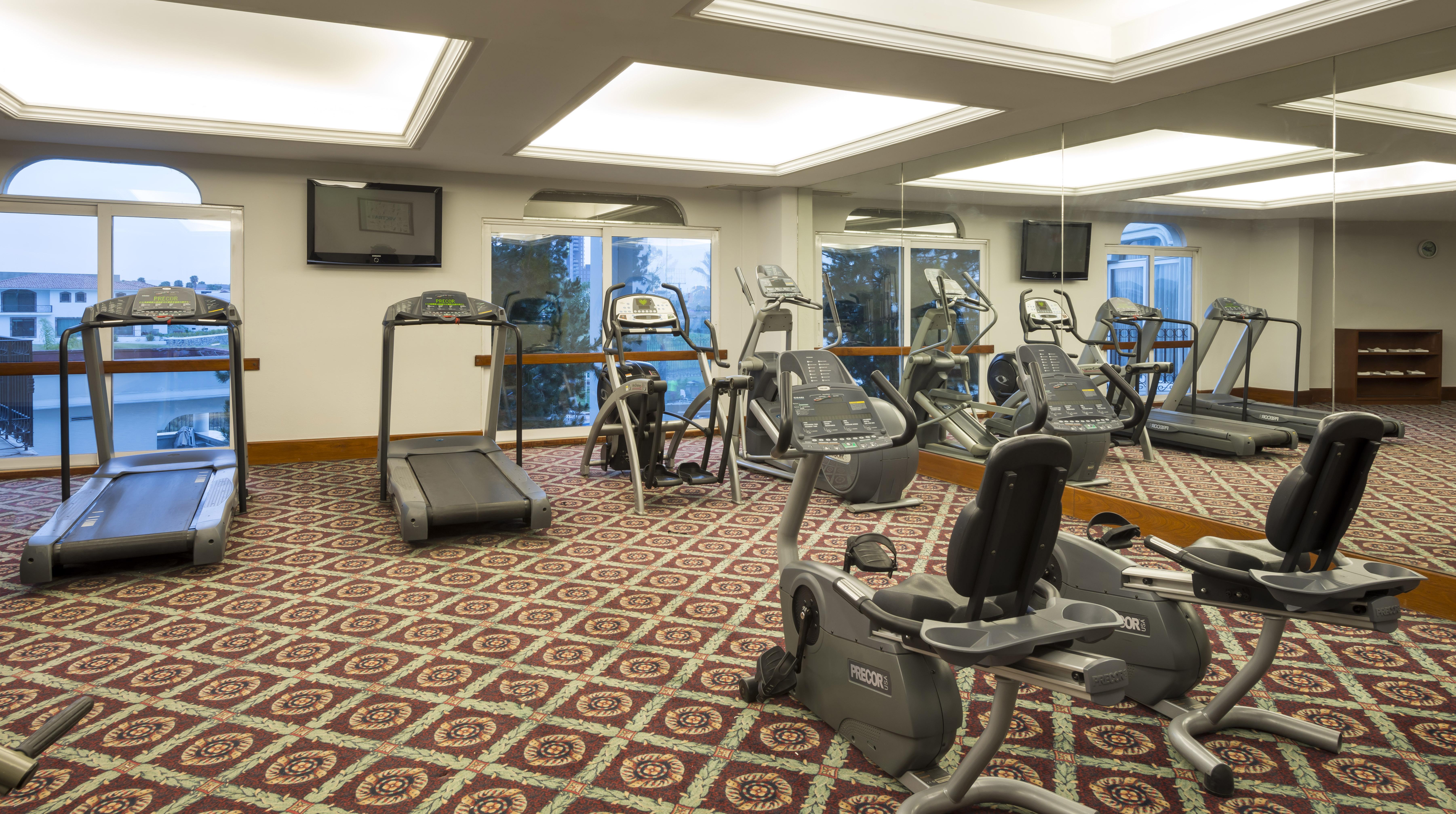 Отель Camino Real Puebla Angelopolis Экстерьер фото The gym at the hotel