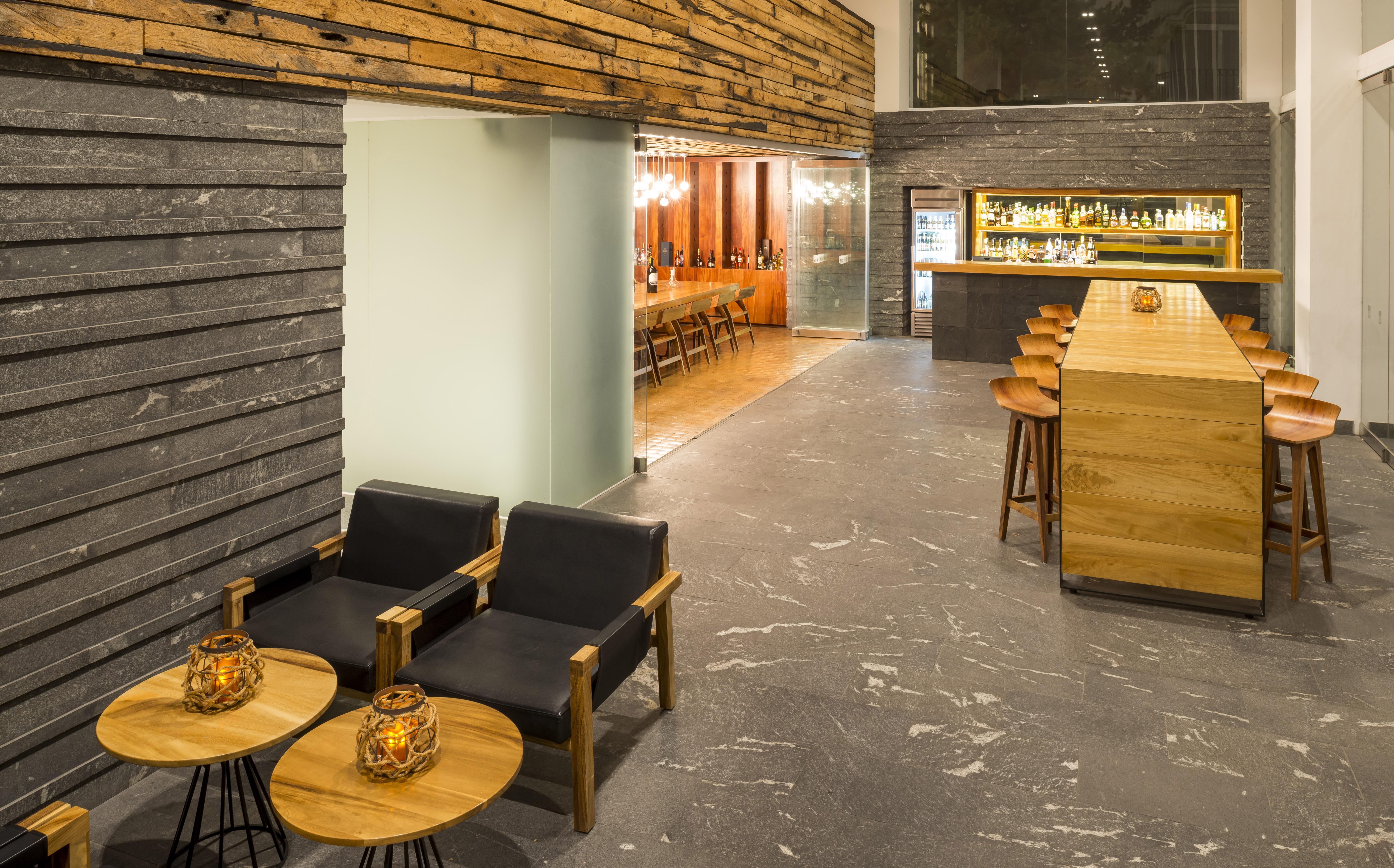 Отель Camino Real Puebla Angelopolis Экстерьер фото The lounge at the airport