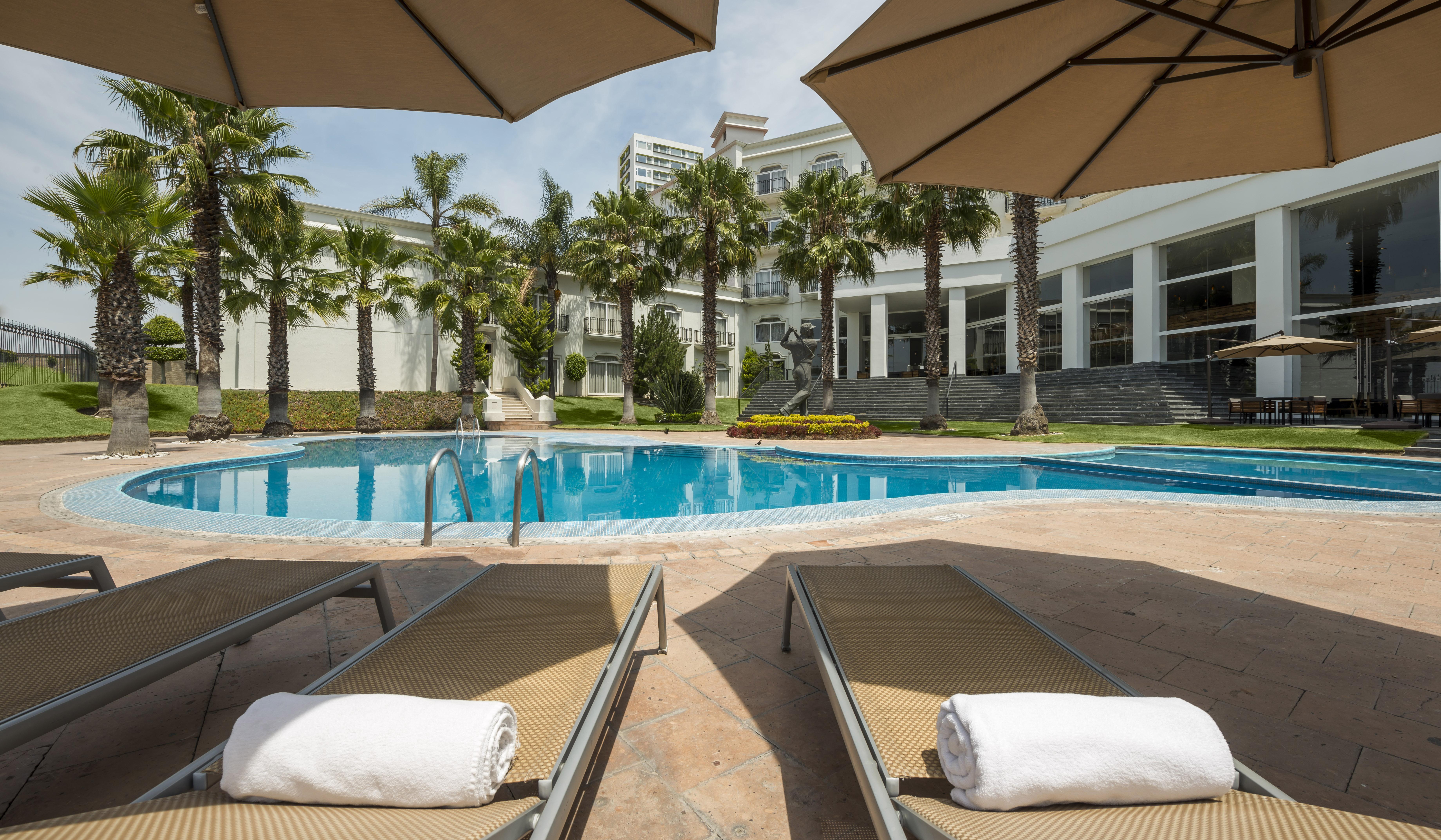 Отель Camino Real Puebla Angelopolis Экстерьер фото Pool at the hotel
