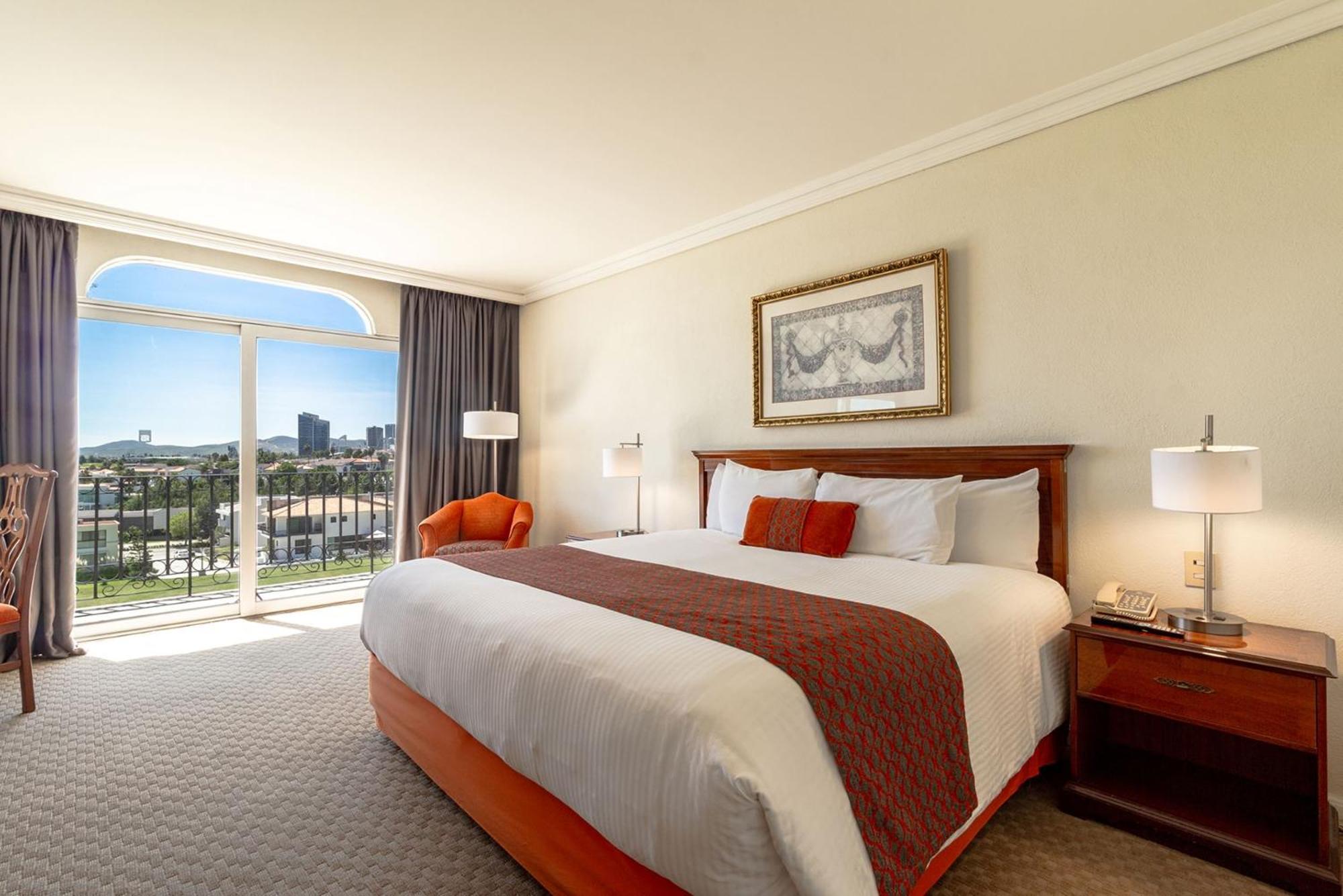 Отель Camino Real Puebla Angelopolis Экстерьер фото A guest room at the Hilton San Diego Bayfront