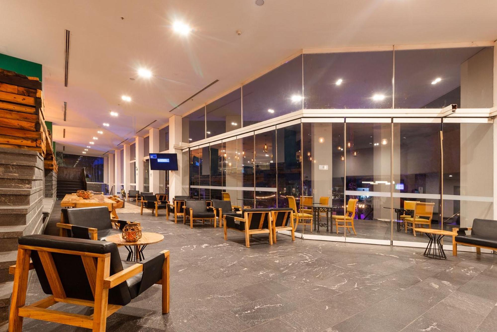 Отель Camino Real Puebla Angelopolis Экстерьер фото The lounge at the airport