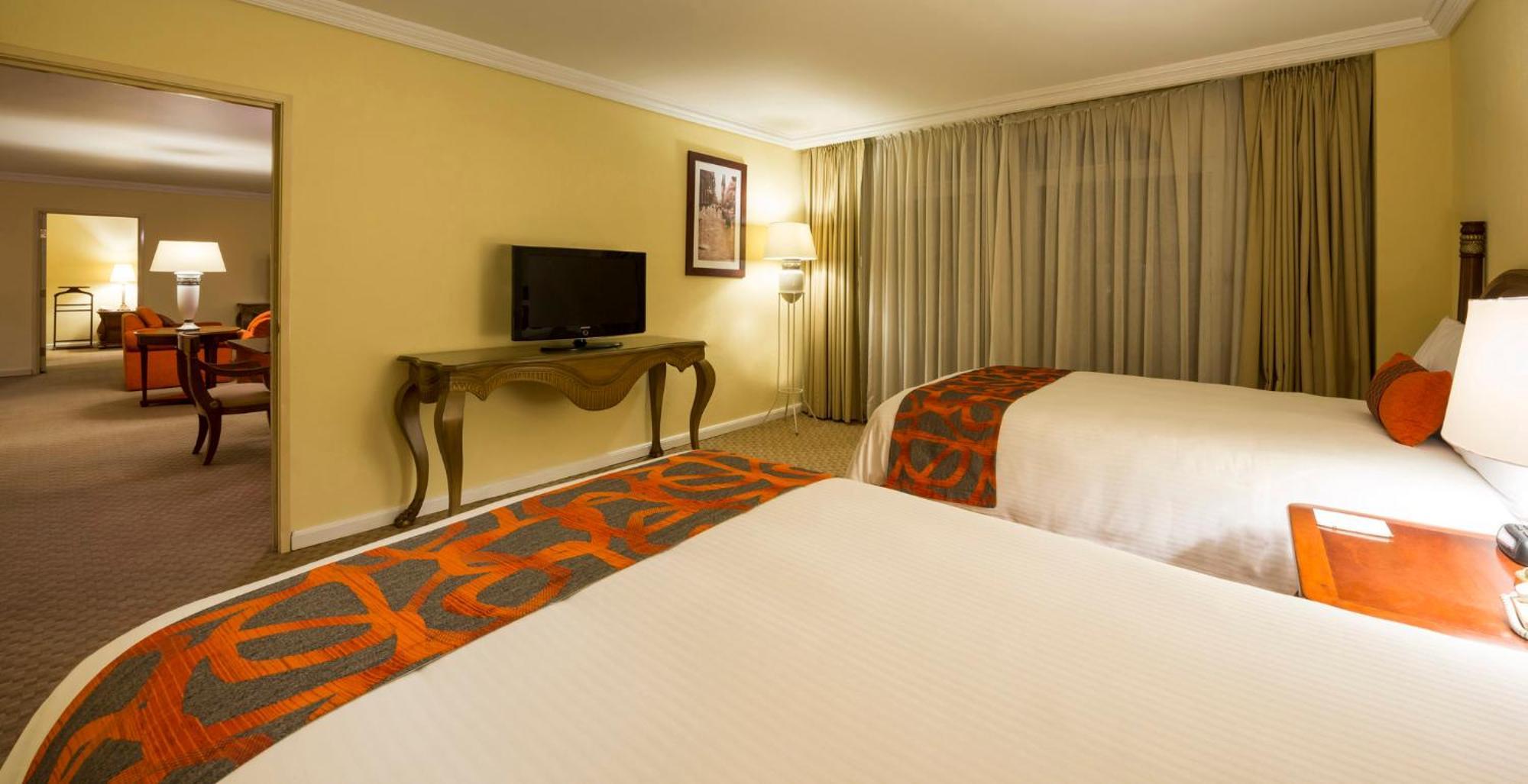 Отель Camino Real Puebla Angelopolis Экстерьер фото A guest room at the Hilton San Francisco